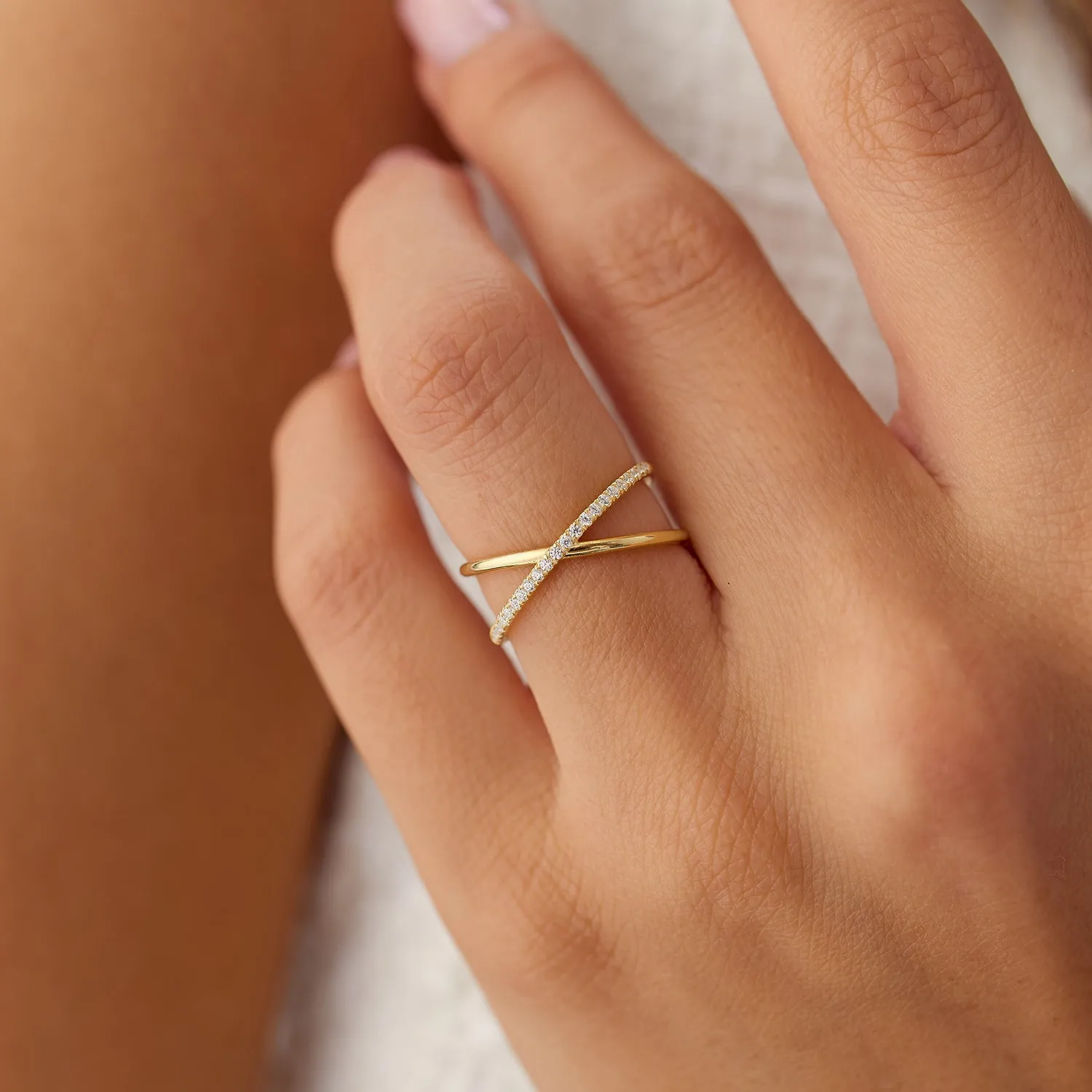 14k Criss Cross Single Side Diamond Ring