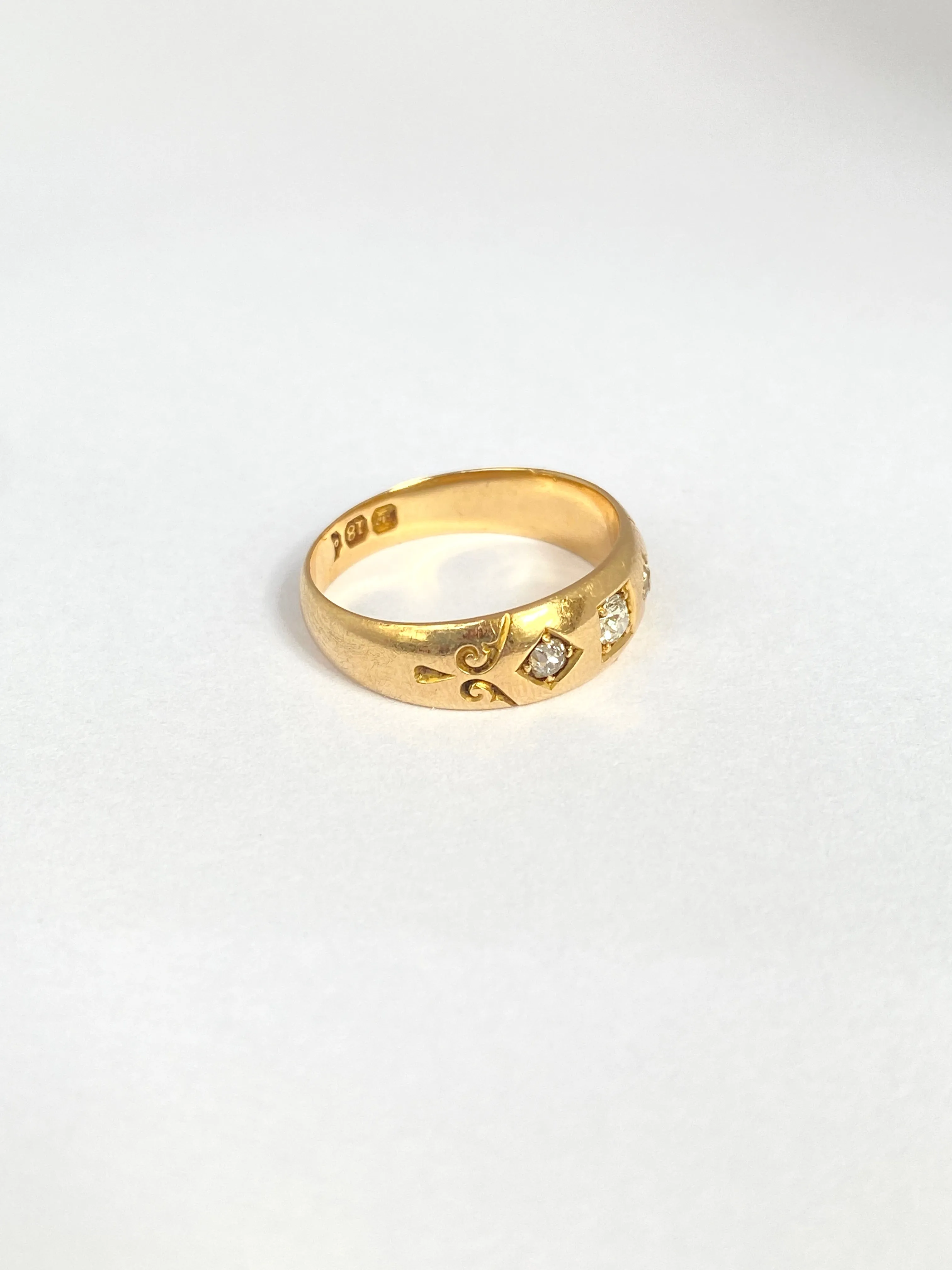 Antique, 18ct Gold, 3 stone, Old Cut Diamond Ring, Hallmarked 18ct Gold. (3.81g)