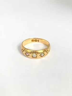 Antique, 18ct Gold, 3 stone, Old Cut Diamond Ring, Hallmarked 18ct Gold. (3.81g)