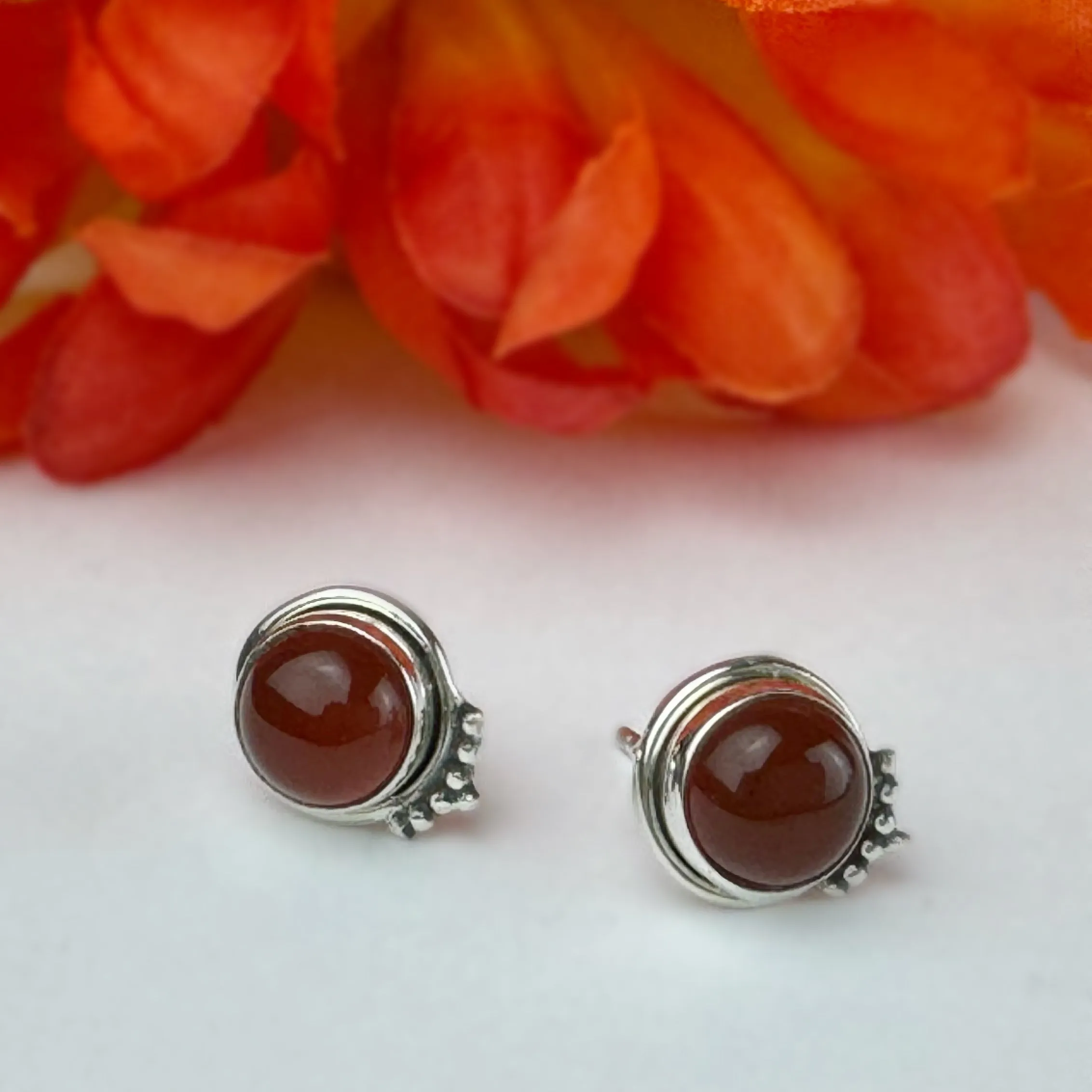 Canna Stud Earrings - VE302 (Asst gemstones)