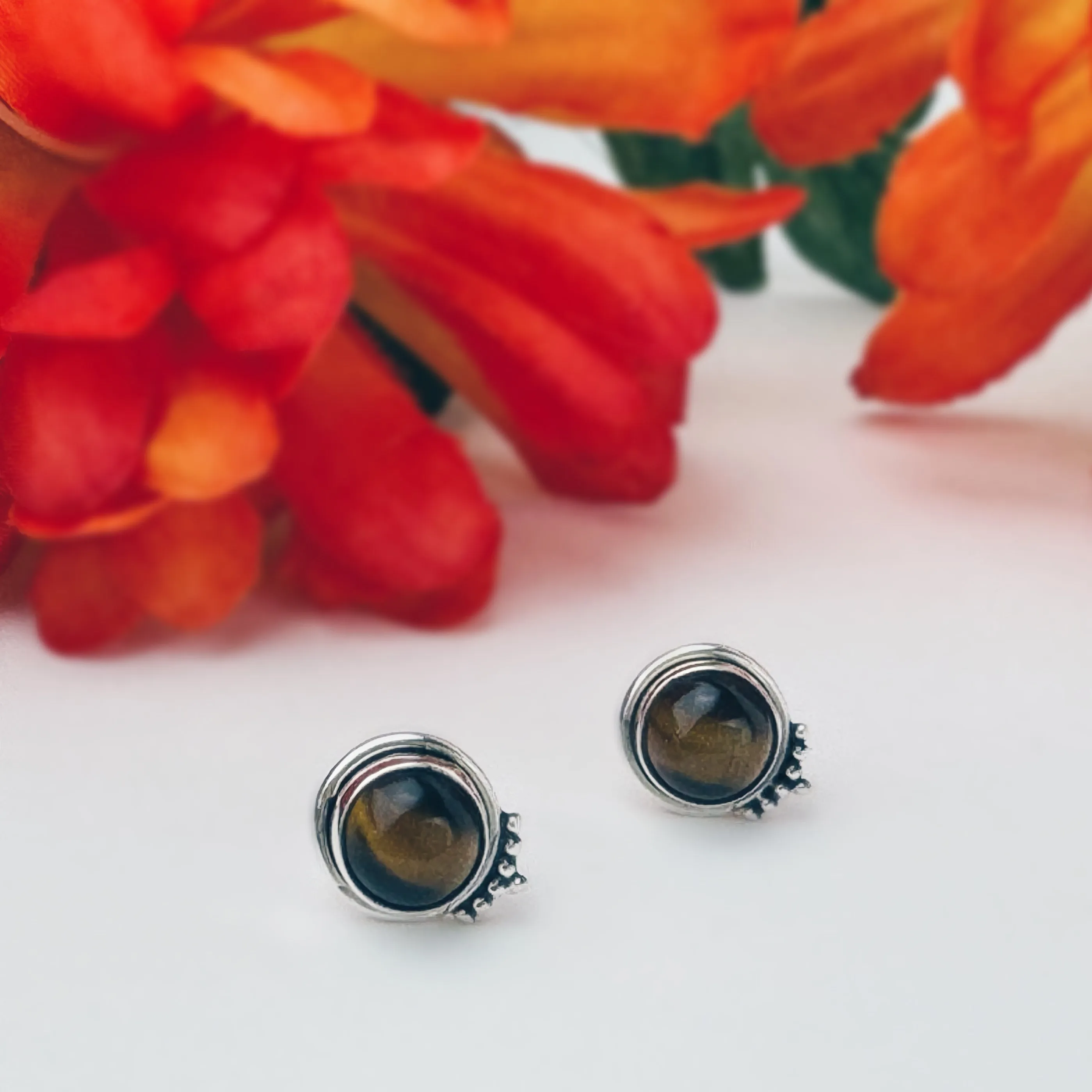 Canna Stud Earrings - VE302 (Asst gemstones)