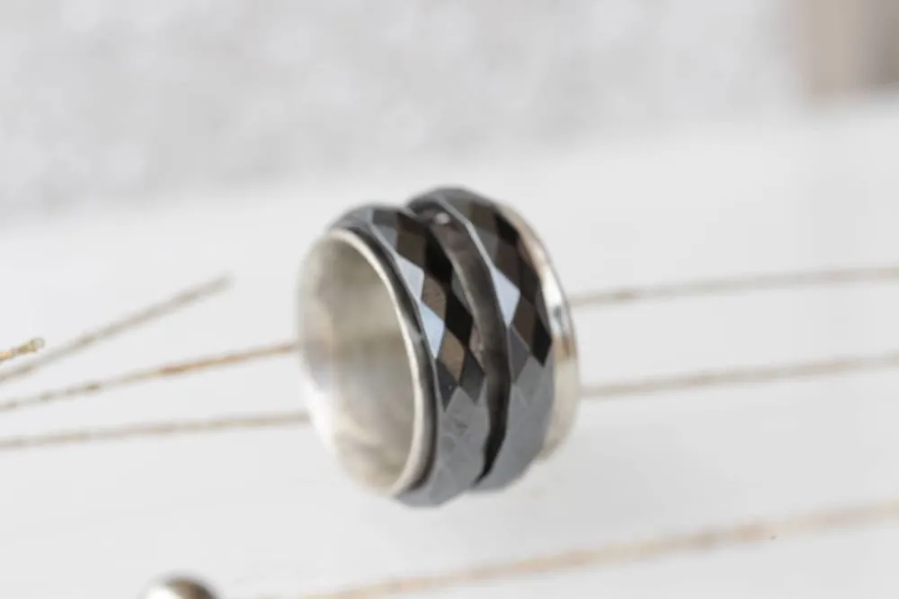 GRAY HEMATITE RING