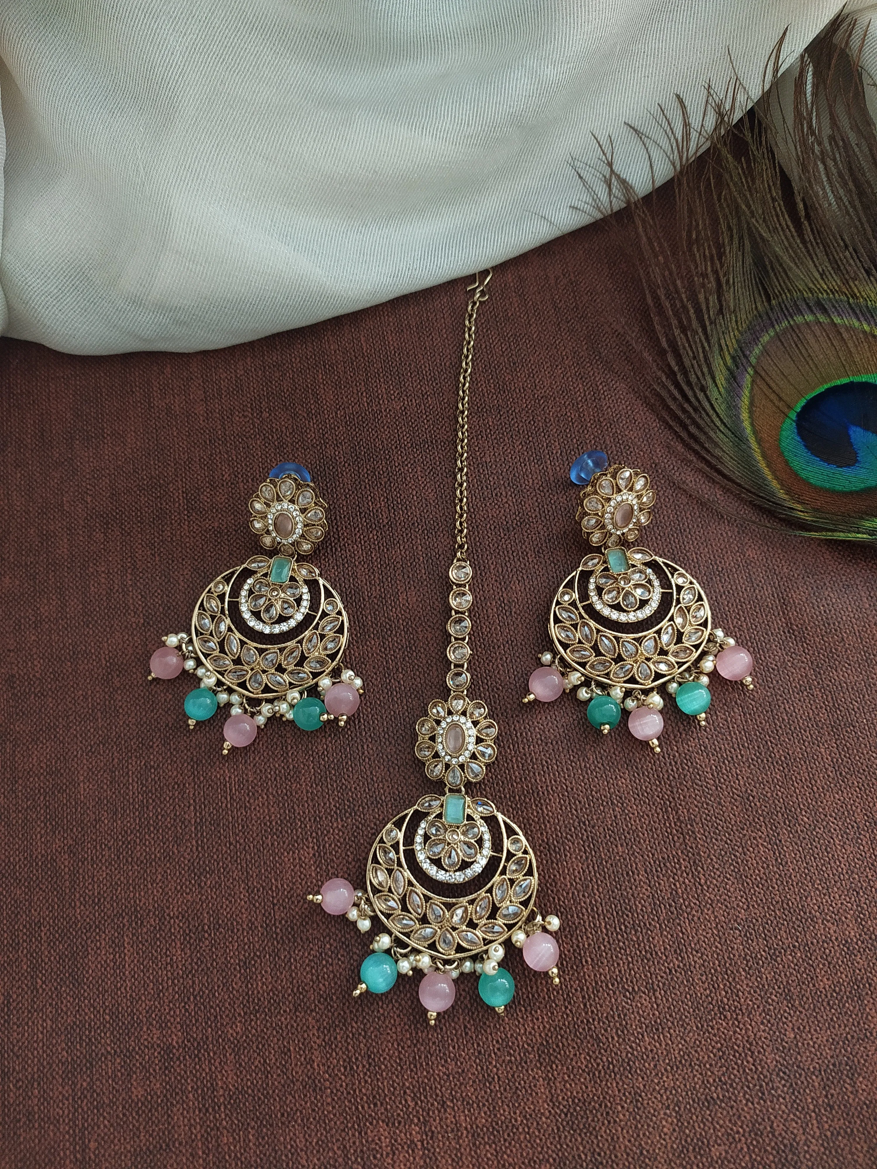 Radiate Regal Brilliance With The Heavy Uncut Polki Mehandi Choker Set