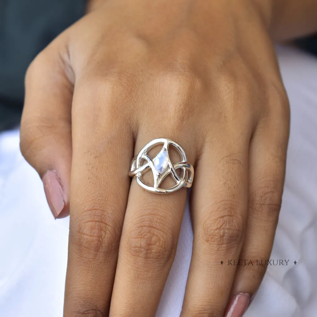 Trinity Knot - Moonstone Ring