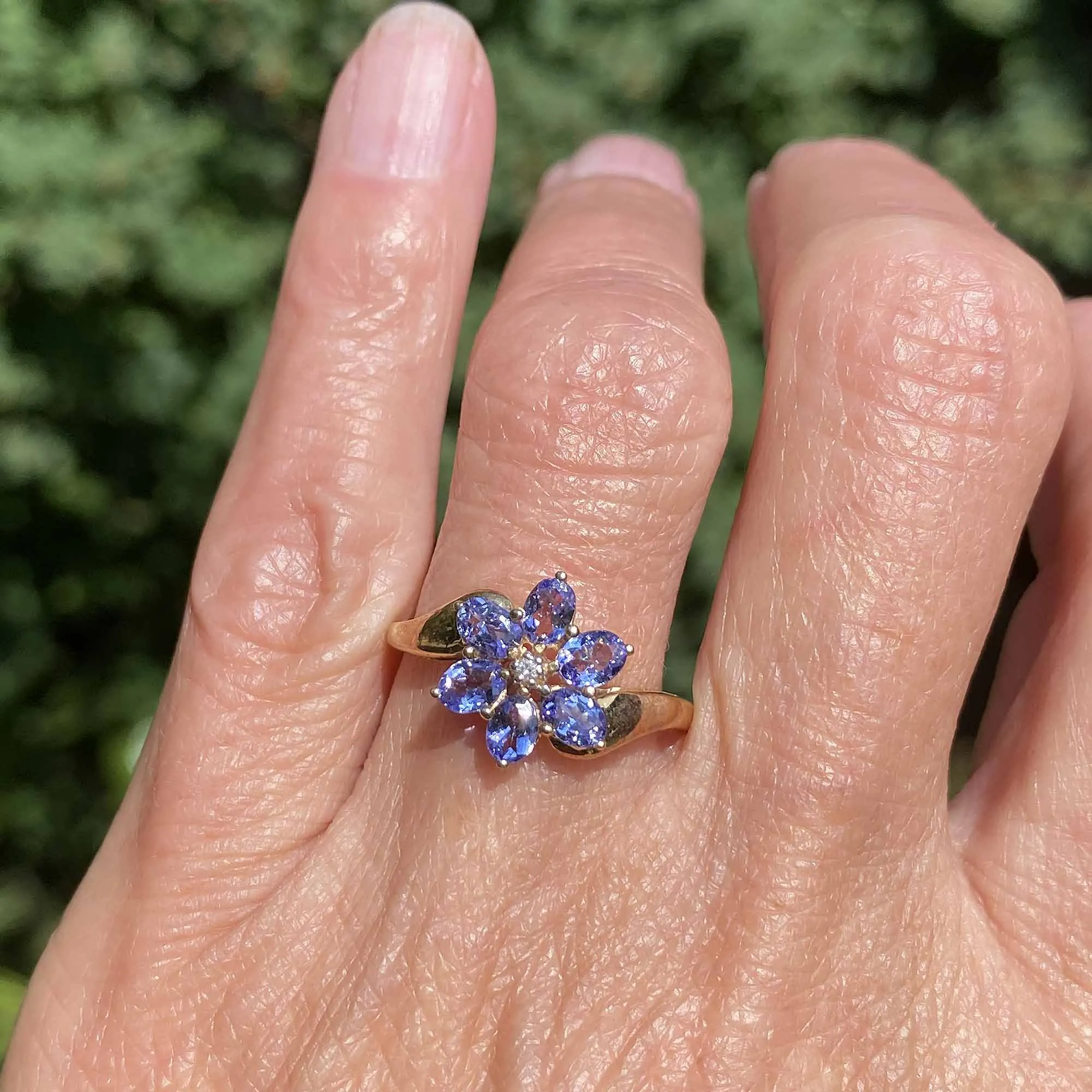 Vintage Diamond Floral Cluster Tanzanite Ring