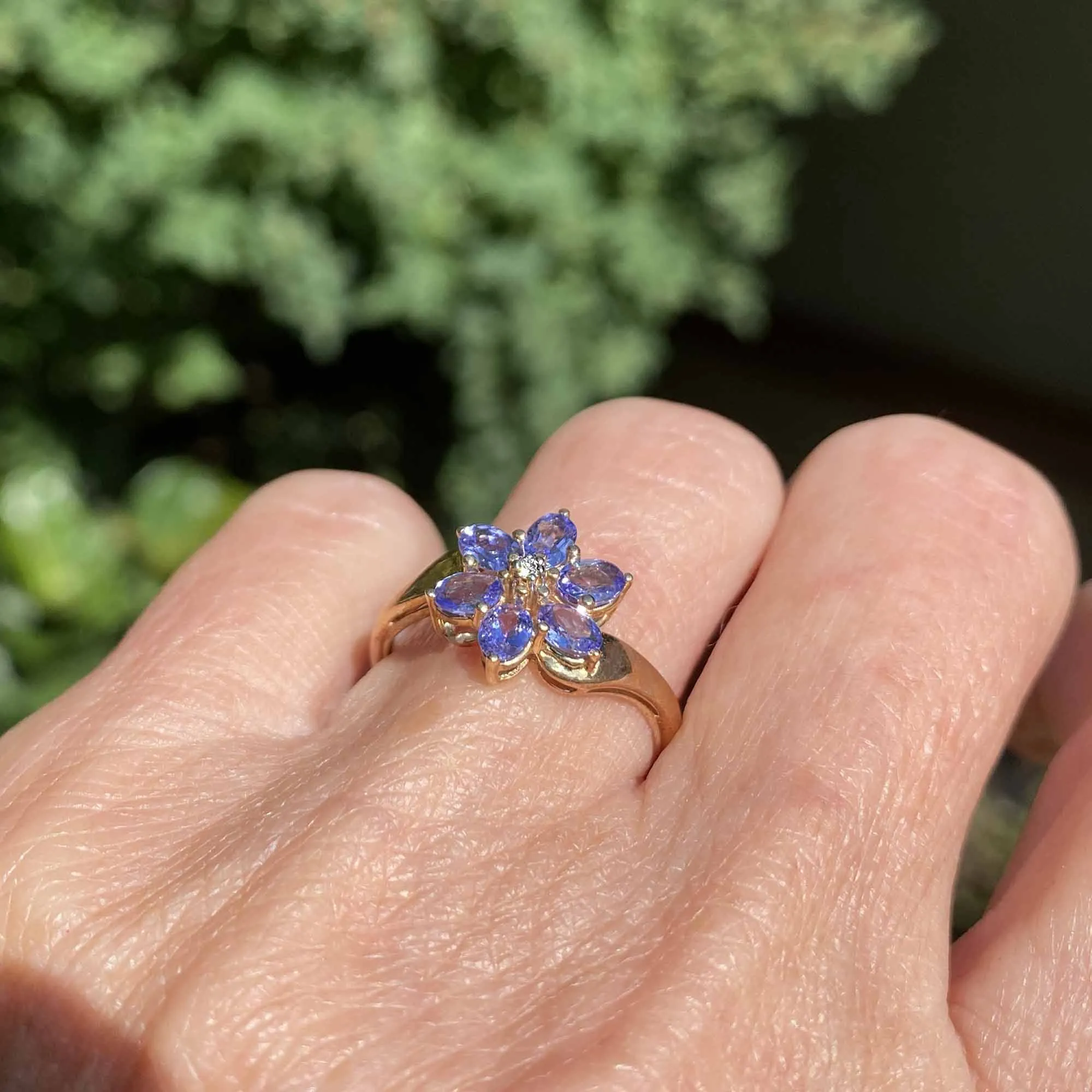 Vintage Diamond Floral Cluster Tanzanite Ring