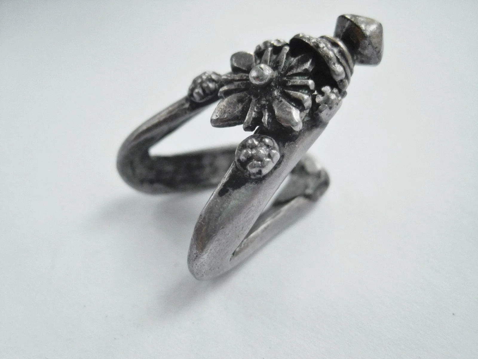 Vintage V Shaped Tribal India Silver Ring for Small Finger or as a Midi Ring