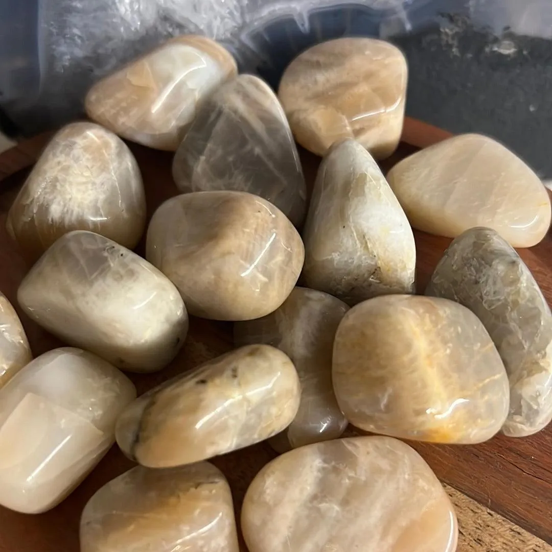 White-Beige Moonstone Tumbled Stones